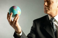 geschftsmann mit Weltkugel